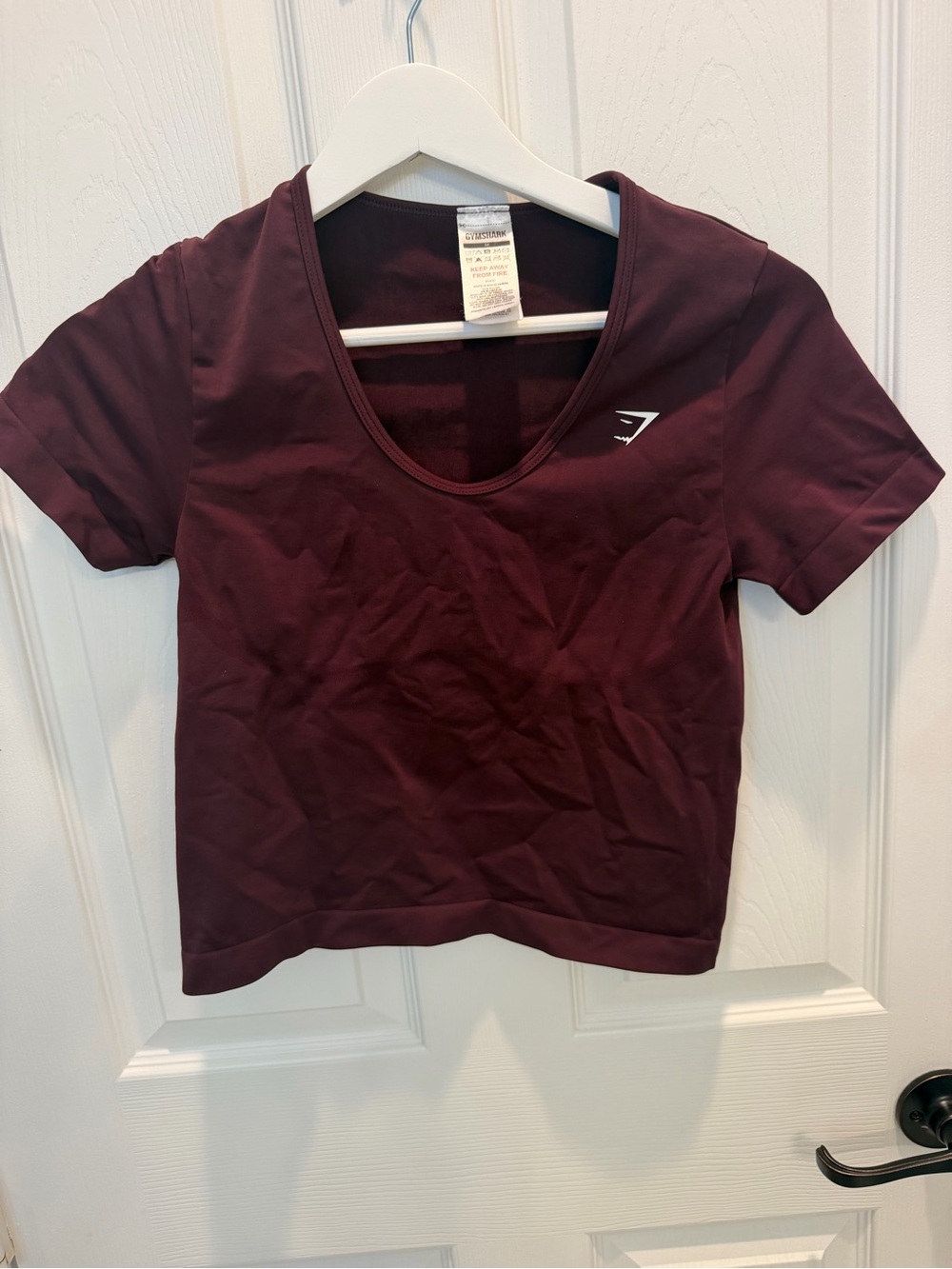 Gymshark Maroon Seamless Short Sleeve
Scoop Neck Crop Top Gym Shirt Size M